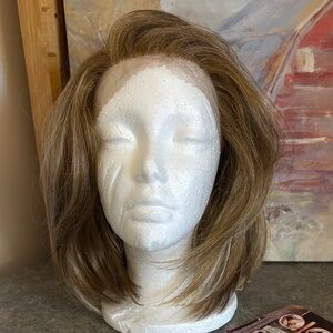 Vanessa by Fifth Avenue collection wig  NWT